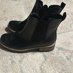 Very good condition Chelsea booties faux leather